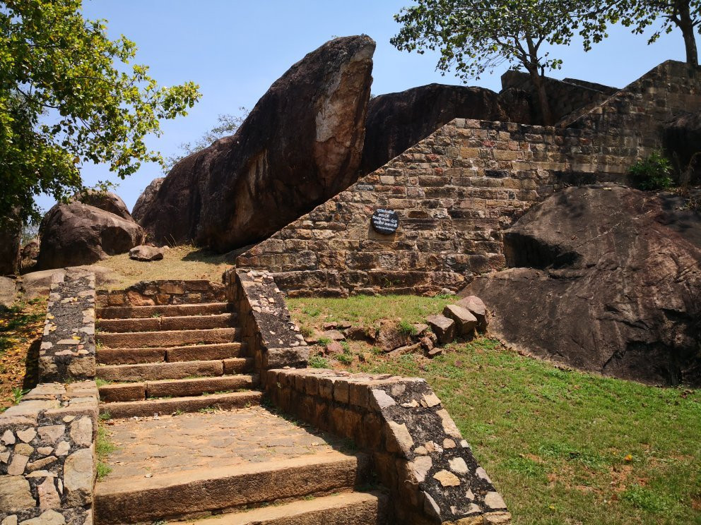 Vessagiriya Ruins景点图片