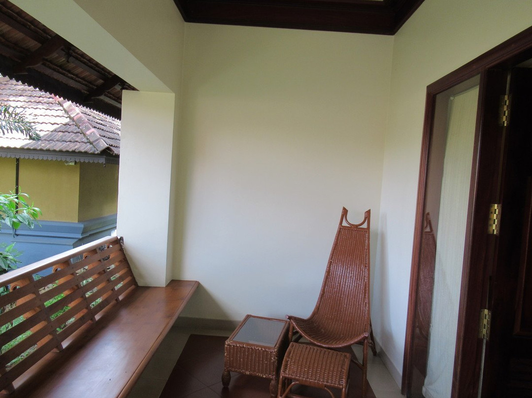 The Elephant Court主图