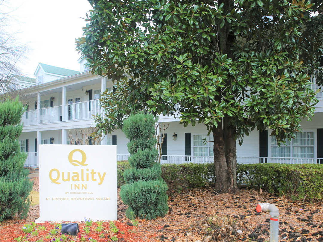 菲耶特维尔快捷假日酒店主图