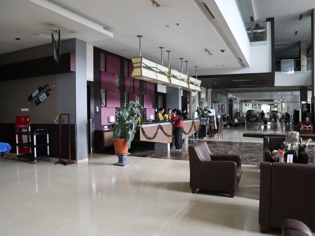 阿斯顿纳文帝国酒店主图