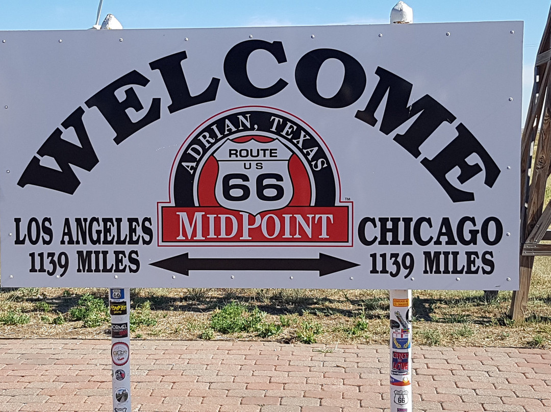 Midpoint of Route 66景点图片
