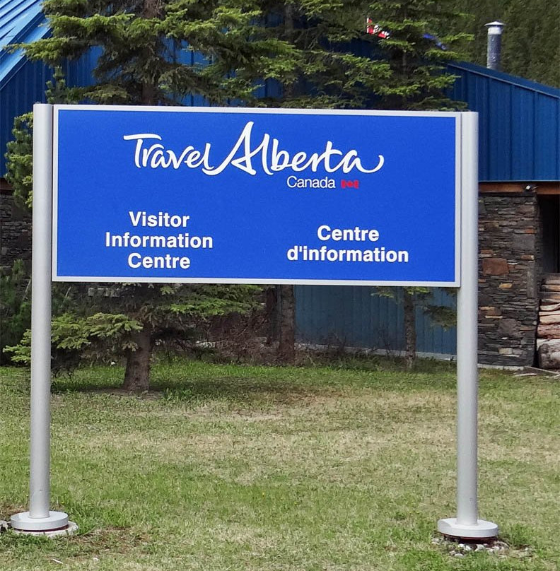 Travel Alberta Field Visitor Information Centre景点图片