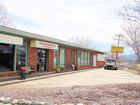 Exhausted Rooster Antique Mall-Morganton必去景点