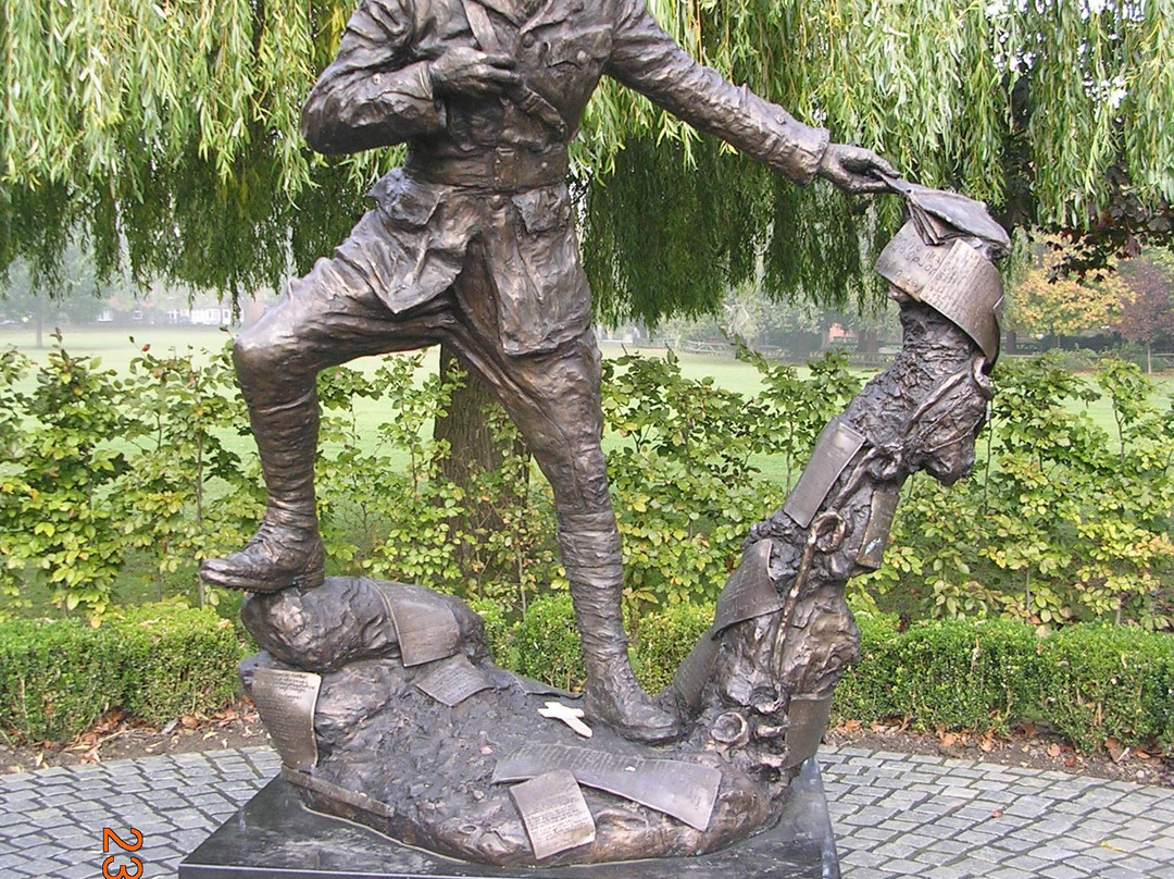Wlfred Owen Statue and Memorial景点图片