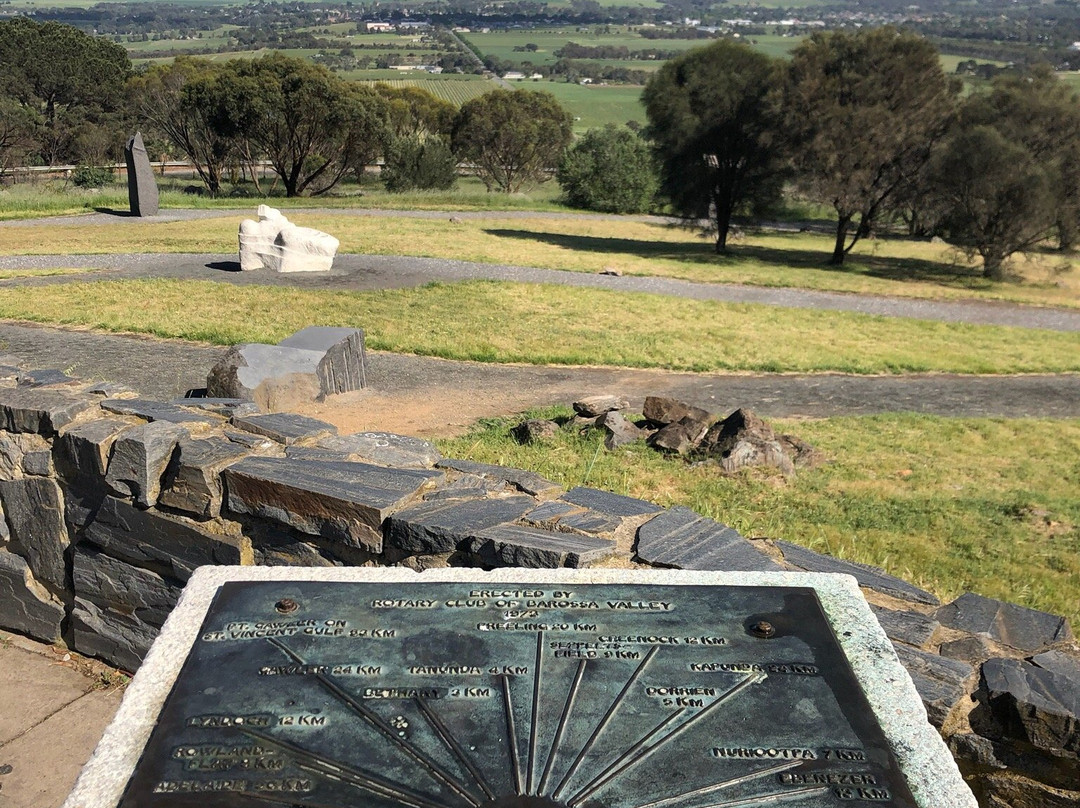 Barossa Pioneer Monument景点图片