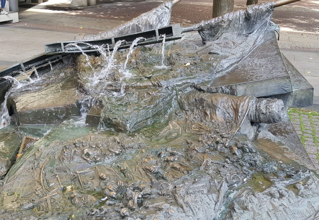 Springbrunnen "Das Tal der Wupper"-伍珀塔尔必去景点