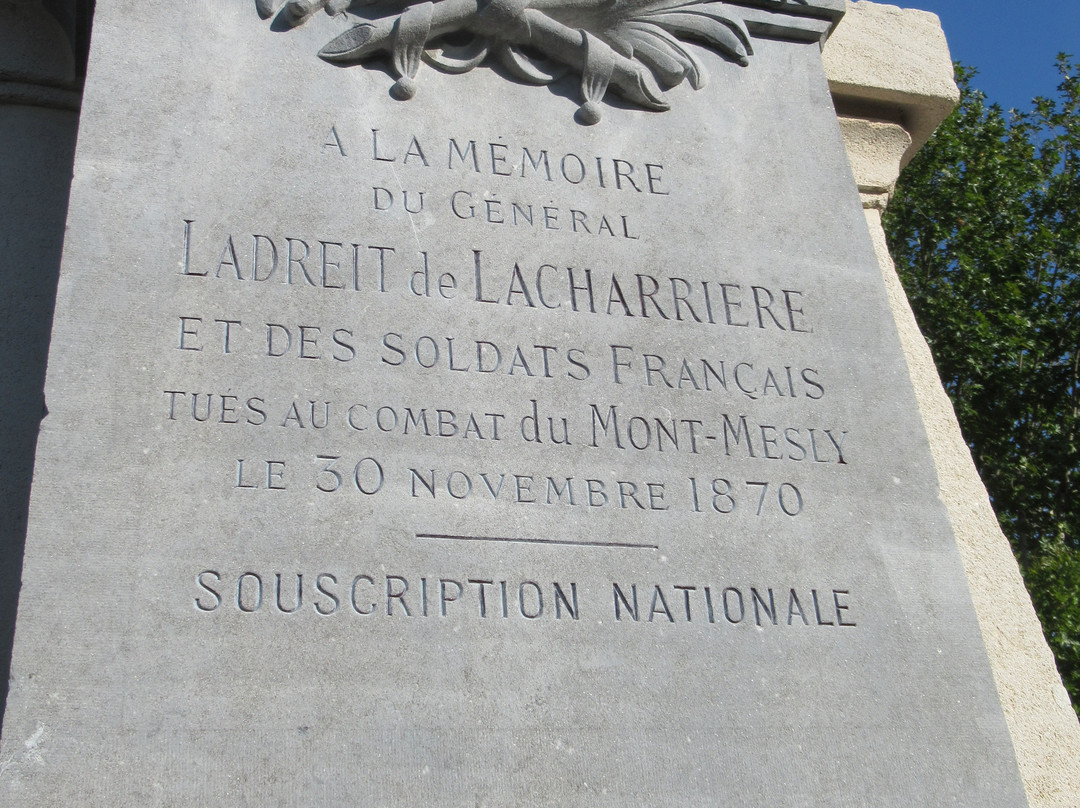 Monument du Général Ladreit de Lacharrière景点图片