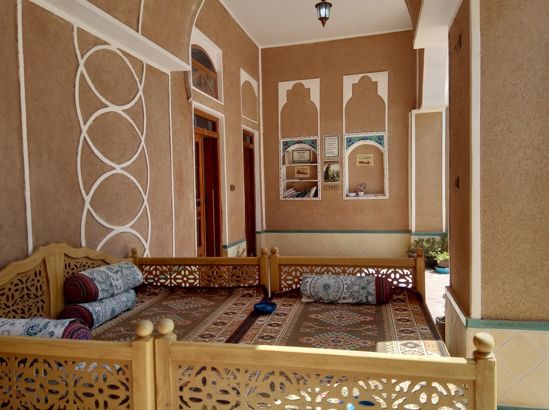 Negaar Varzaneh Traditional Guesthouse主图