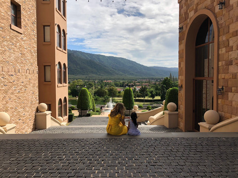 Town Square Suites by Toscana Valley主图