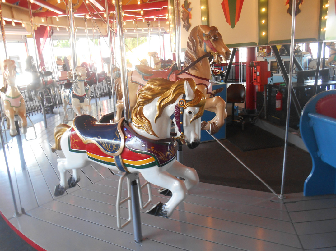Olcott Beach Carousel Park景点图片