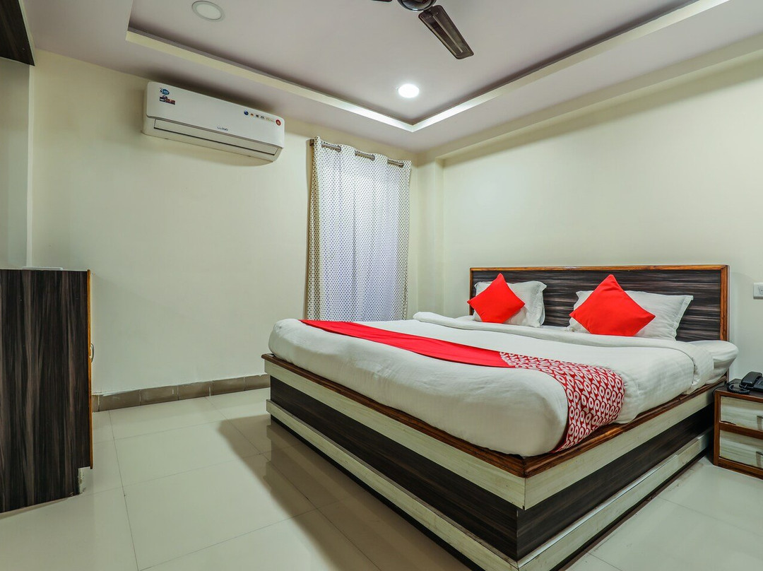 OYO Hotel Crystal主图