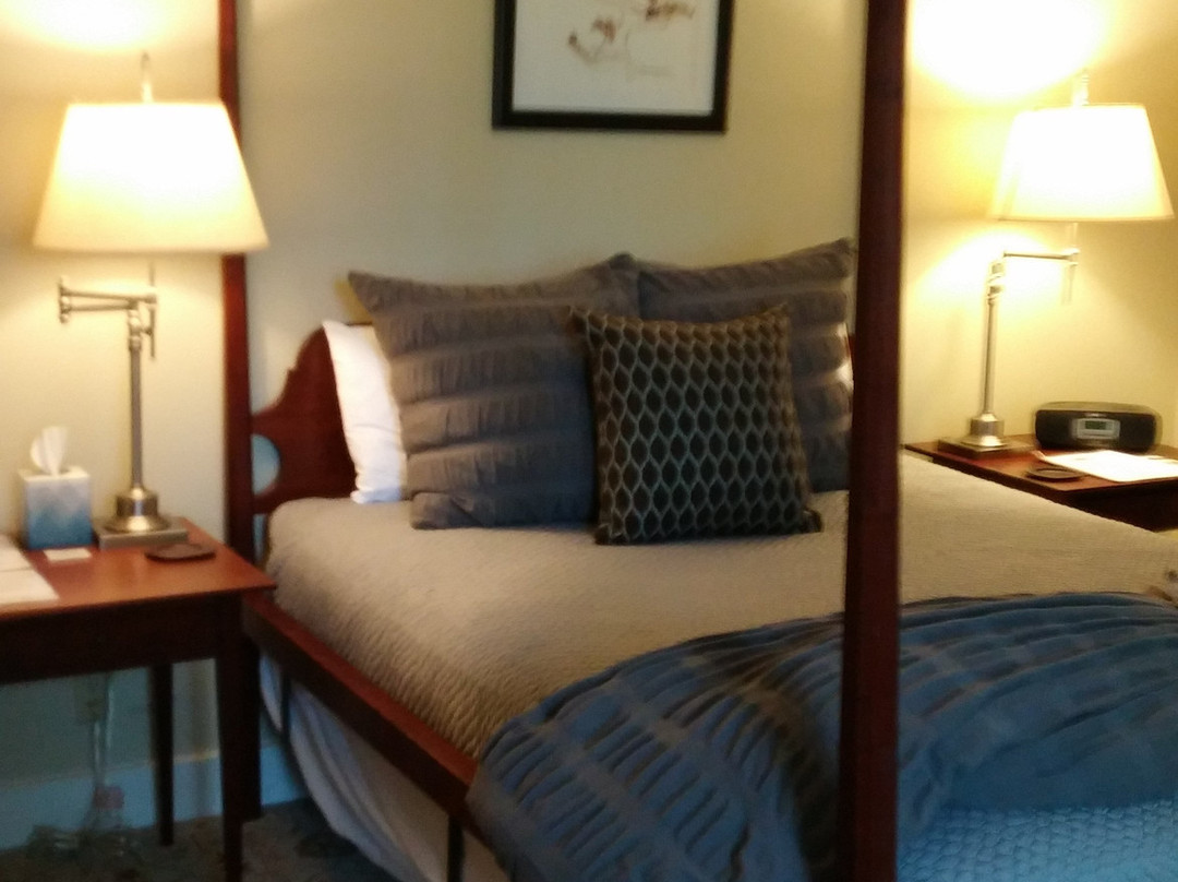 Bellows Walpole Inn主图