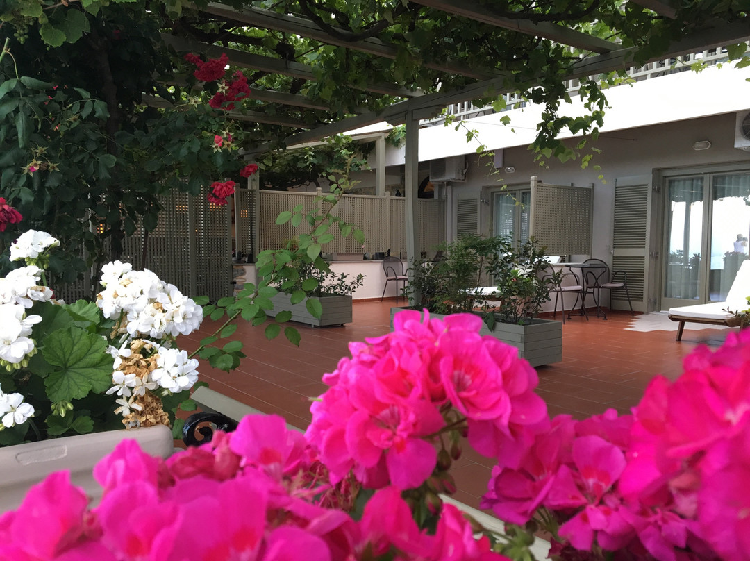 Kenta Beach Hotel主图