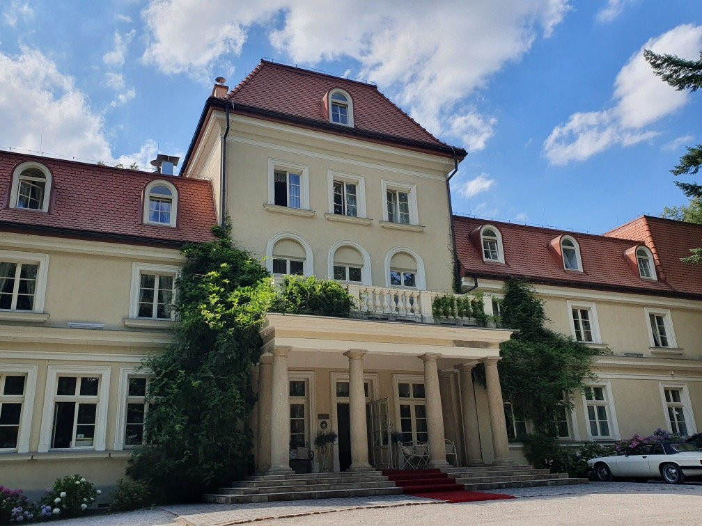 Sierakow Manor (Dwor Sierakow)主图