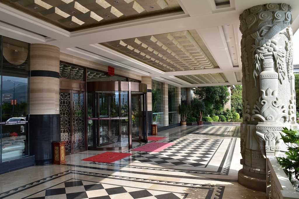 雄诏大酒店主图