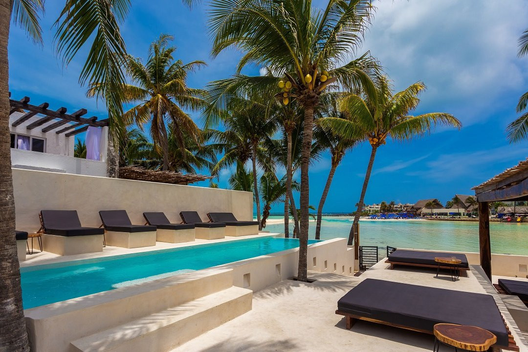 Lotus Beach Hotel主图