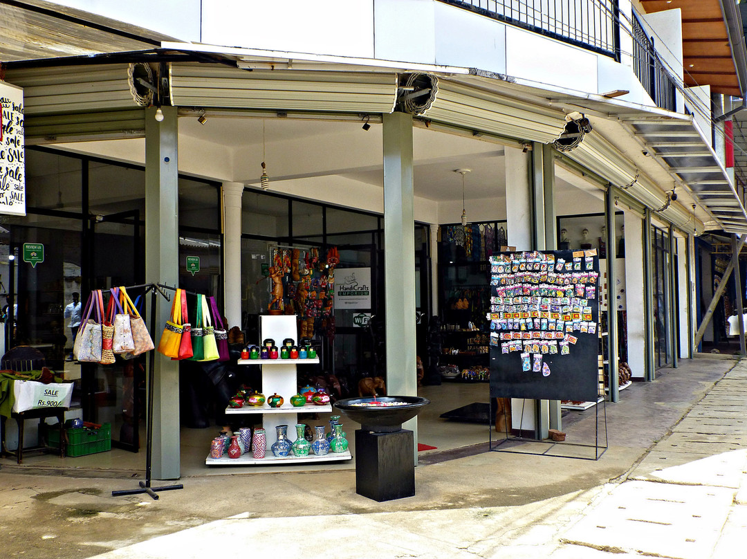 Pinnawala Handicrafts Emporium-品纳维拉必去景点