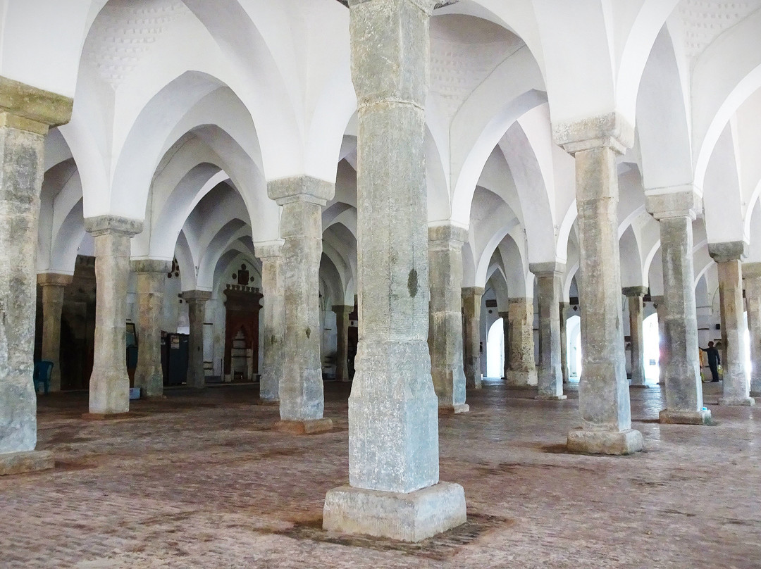 Sat Gumbad Mosque-巴凯尔哈特必去景点