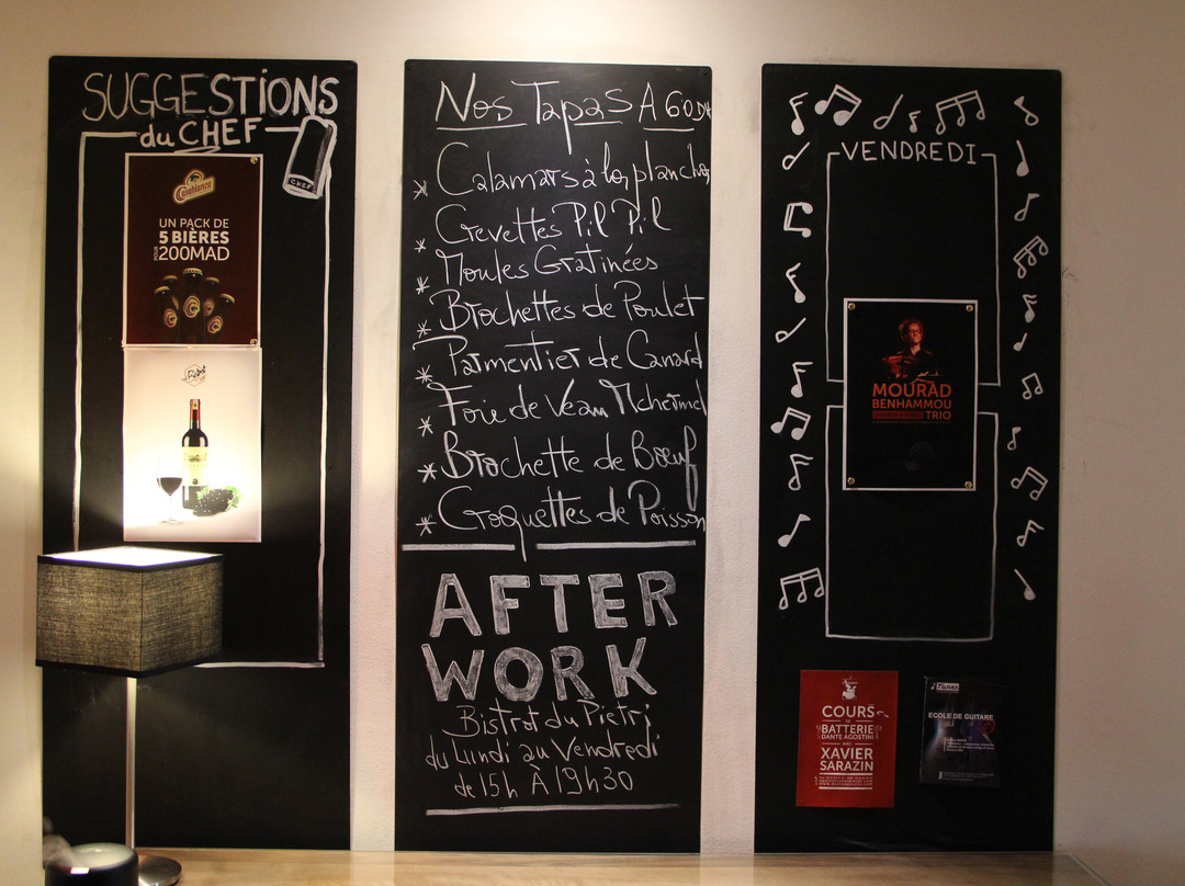 勒彼得里酒店主图