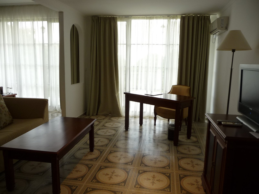 The Cliff Beach主图