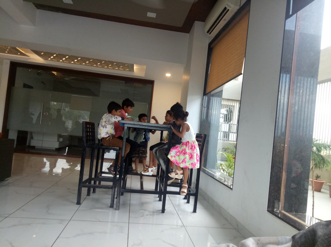 Crimson Park Shripriya Hotel主图