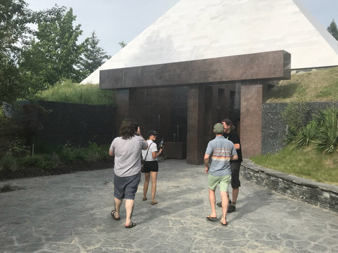 Your Driver-基洛纳必去景点