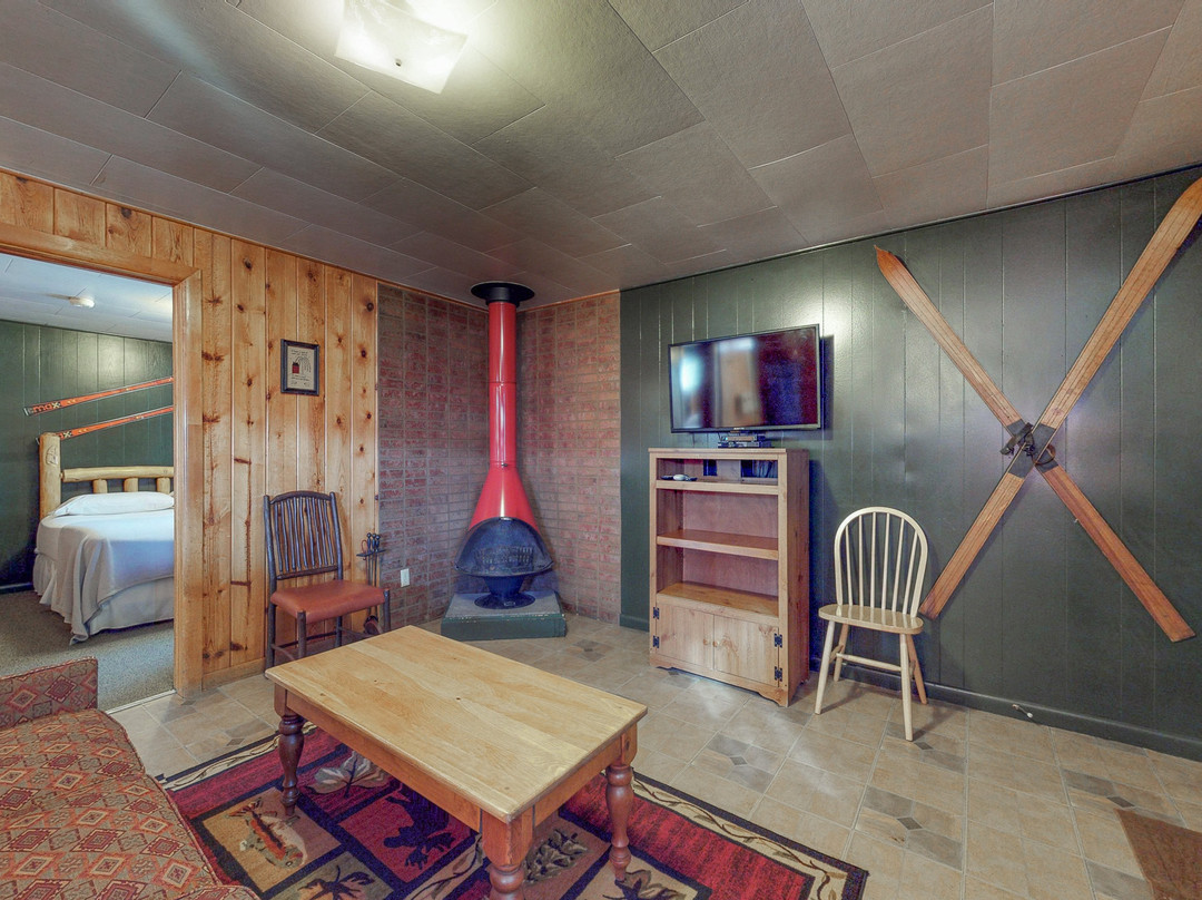 Foothills Lodge & Cabins主图