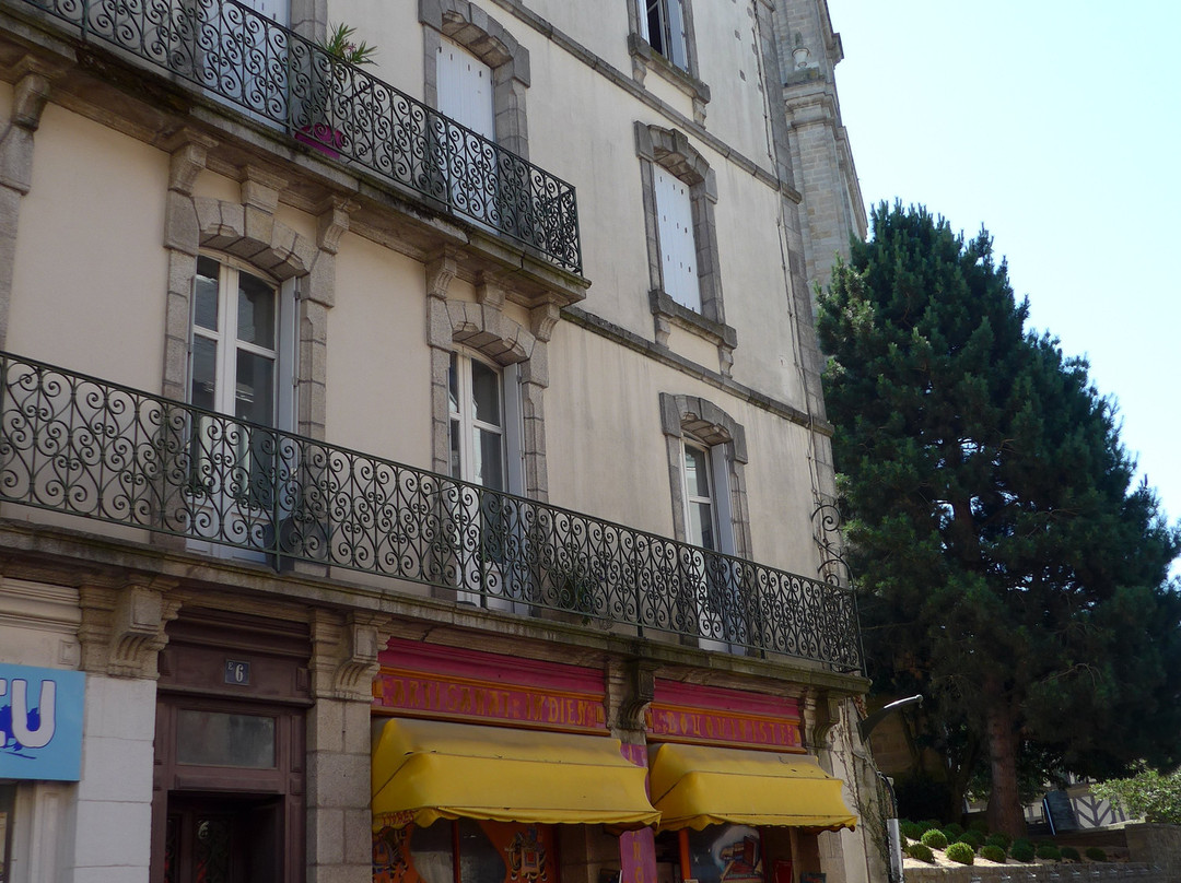 Librairie la Yamouna-瓦讷必去景点