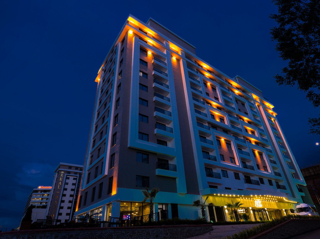 Royal Axis Suites Hotel主图
