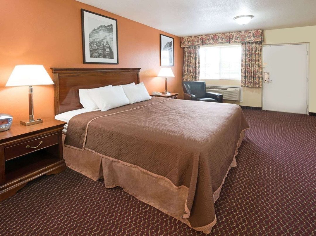 Grove City Travel Inn By Oyo Columbus South主图