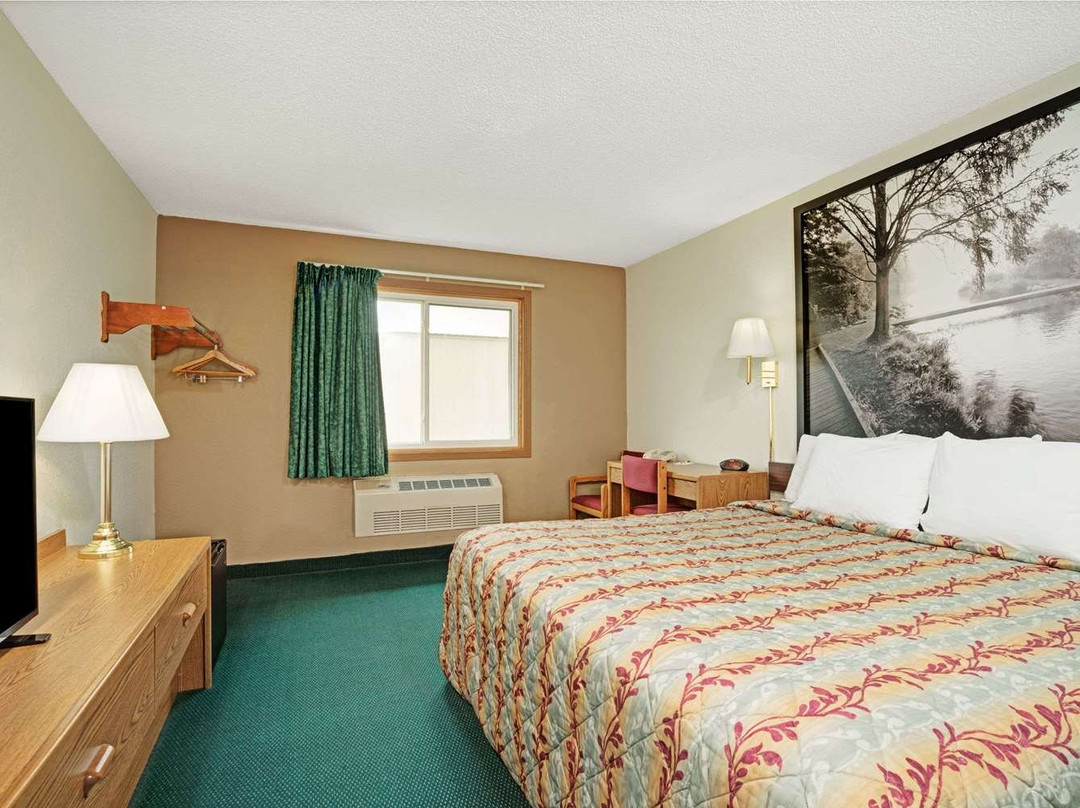 Super 8 by Wyndham Rogers Minnesota主图