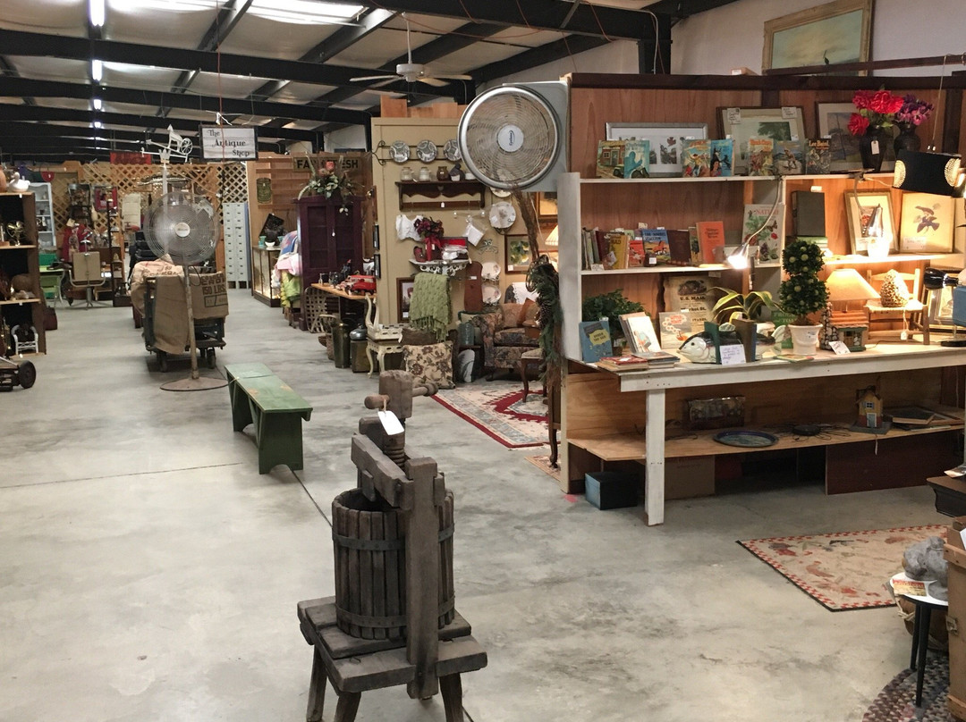Bryant's Antique Mall景点图片