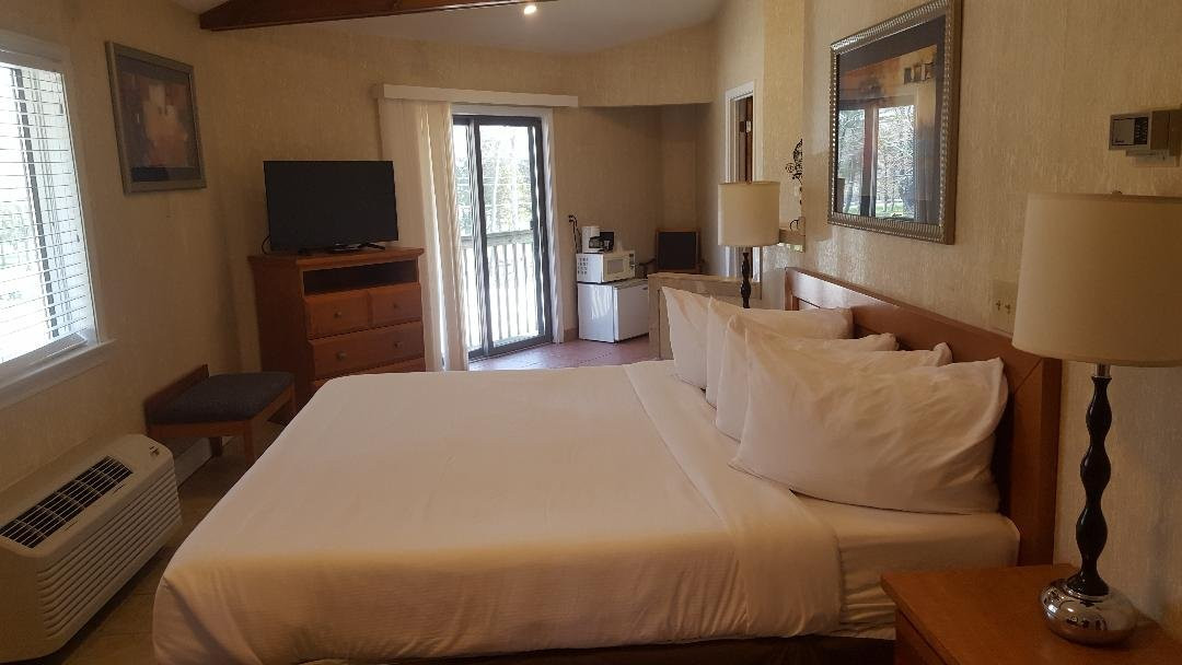 Cedar Park Inn & Whirlpool Suites主图