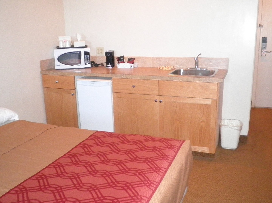 Travel Inn & Suites Innisfail主图