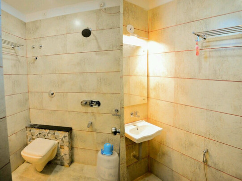 Hotel Crystal Inn主图