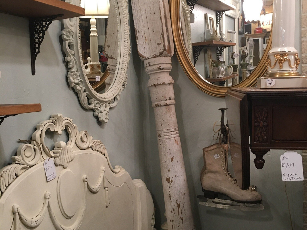 Haupt Antiek Market-Apple Valley必去景点