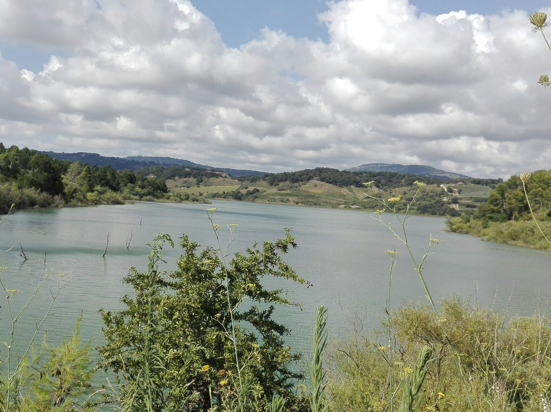Lago Angitola-Maierato必去景点