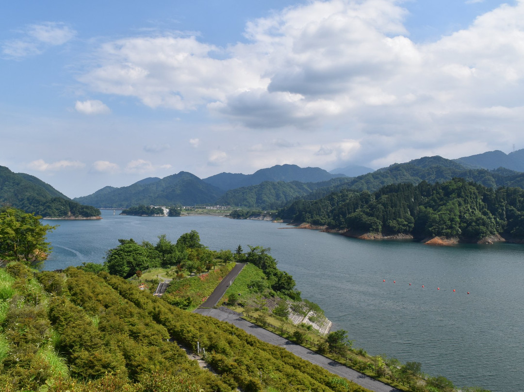 Miyagase Lake Shore景点图片