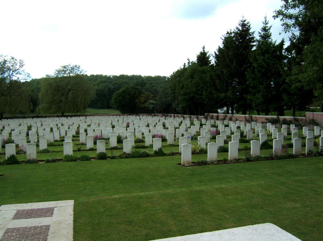 Carnoy Military Cemetery景点图片