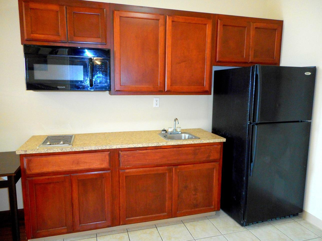 Crossroads Inn & Suites主图