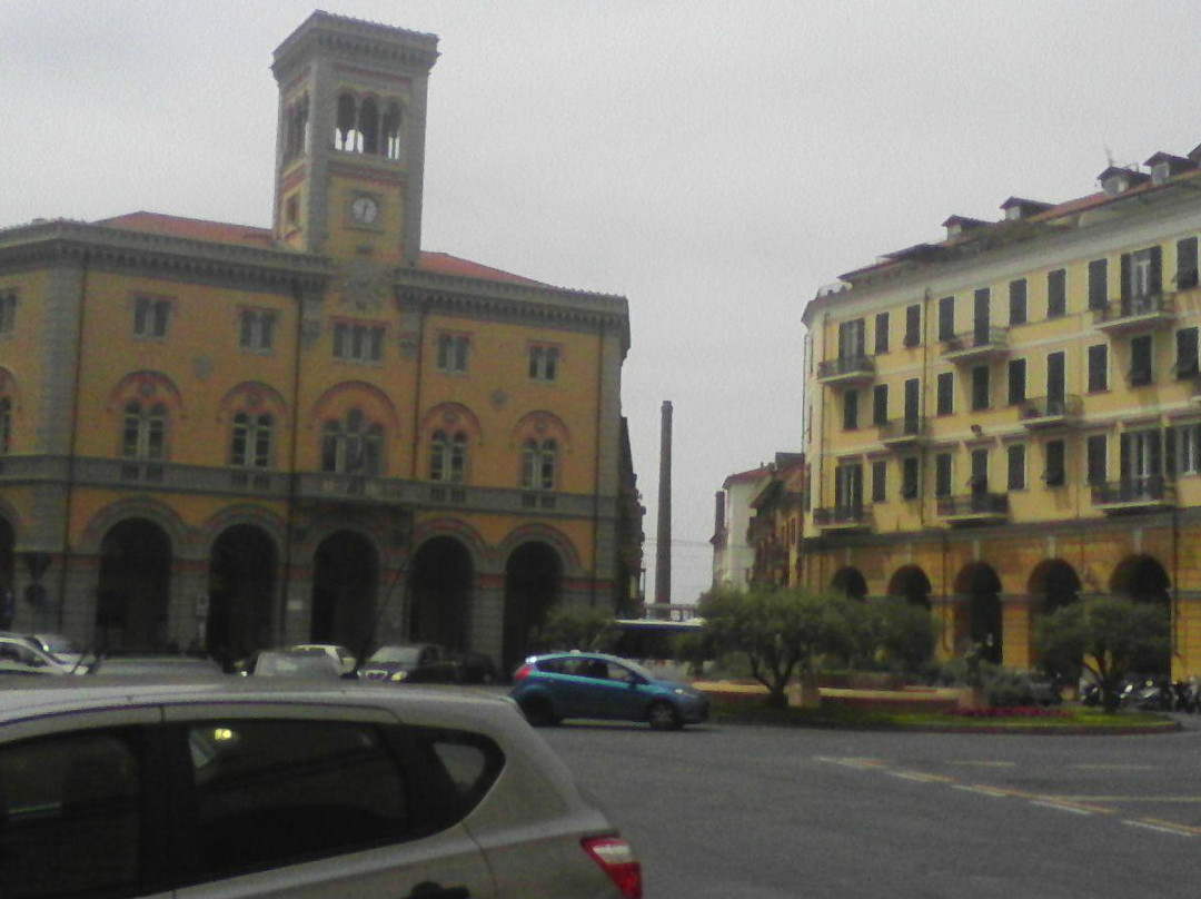 Piazza Dante-因佩里亚必去景点