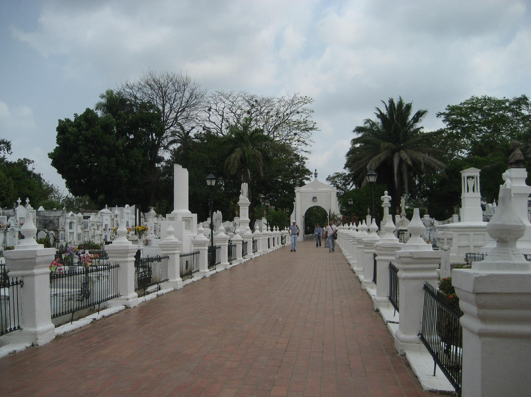 Chapel at the Graveyard-蒙波斯必去景点