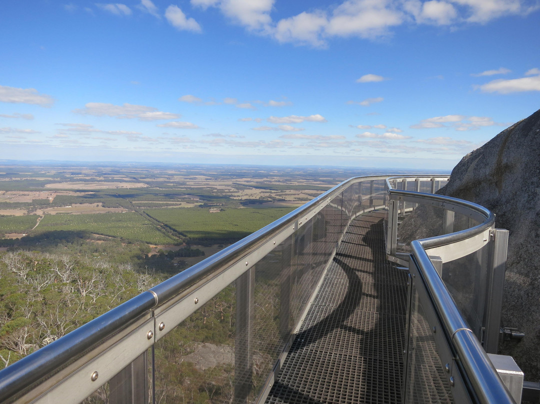 Porongurup旅游景点-Balancing Rock