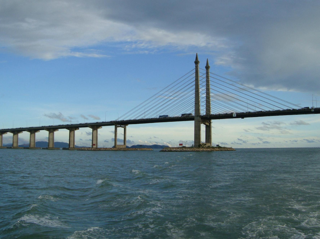 Blue Whale Cruises Day Trips-丹容武雅必去景点