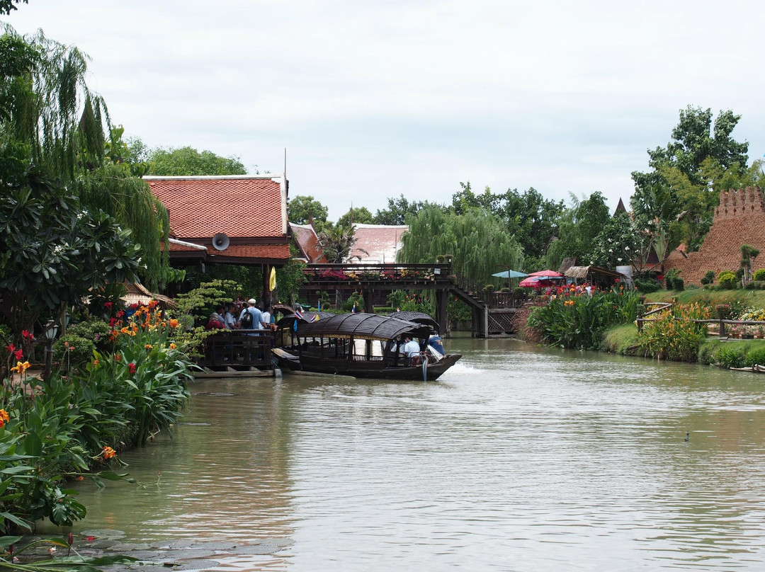 Ayothaya Floating Market & Elephant Village景点图片