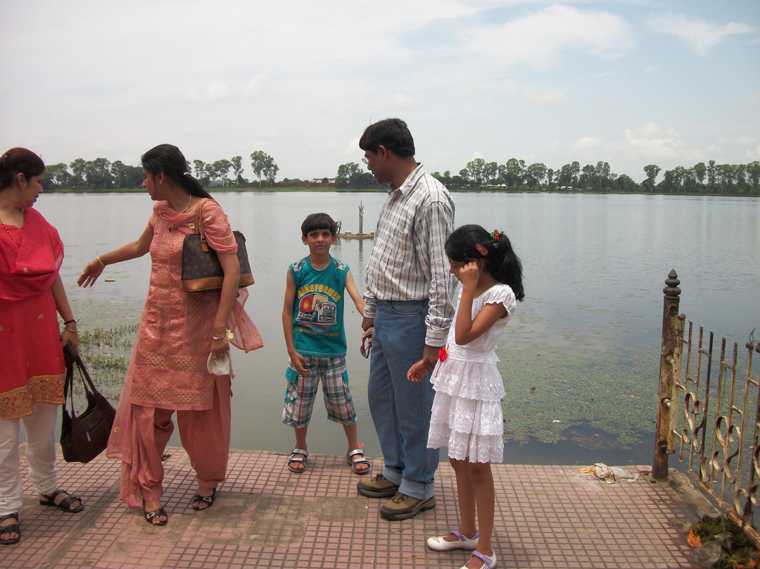Jaysagar Tank and Temples景点图片