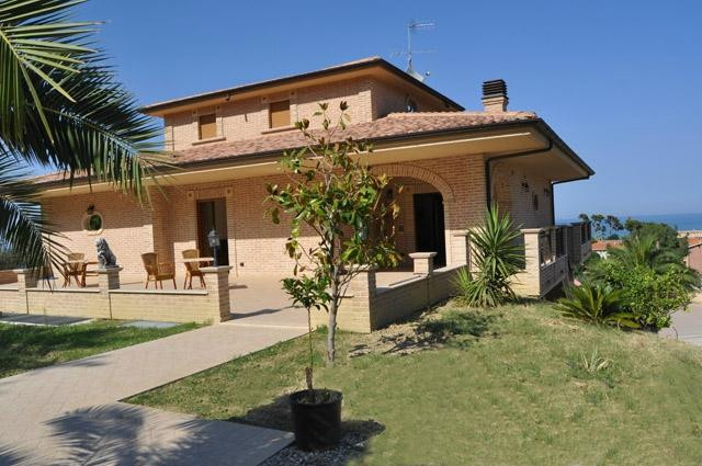 Torre di Cerrano酒店住宿-La Terrazza sul Cerrano