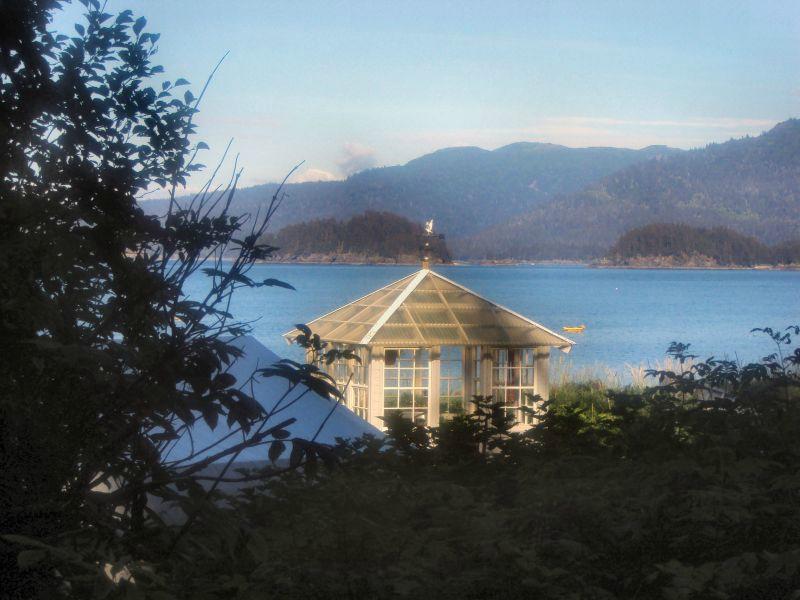 Across the Bay Tent and Breakfast-浴室