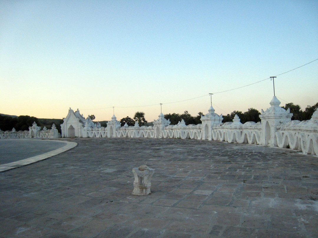 Hsinbyume Pagoda-敏贡古城必去景点