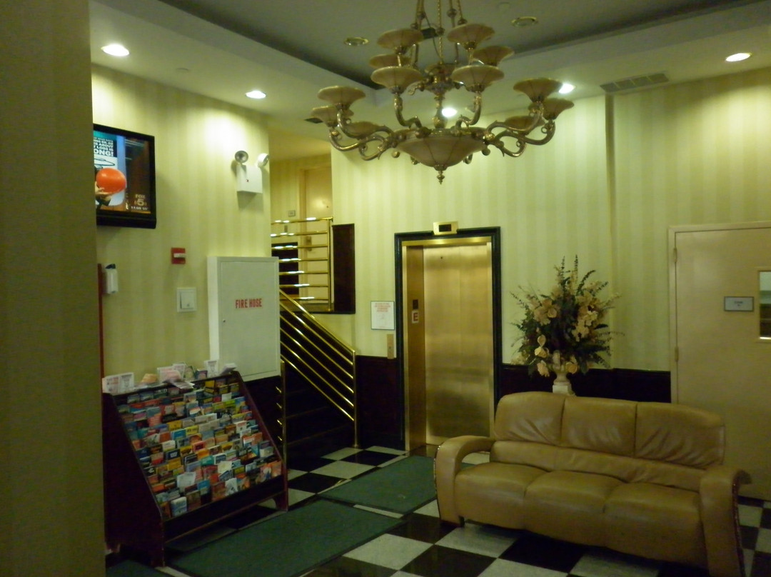 Hillcrest Hotel Near JFK Airtrain